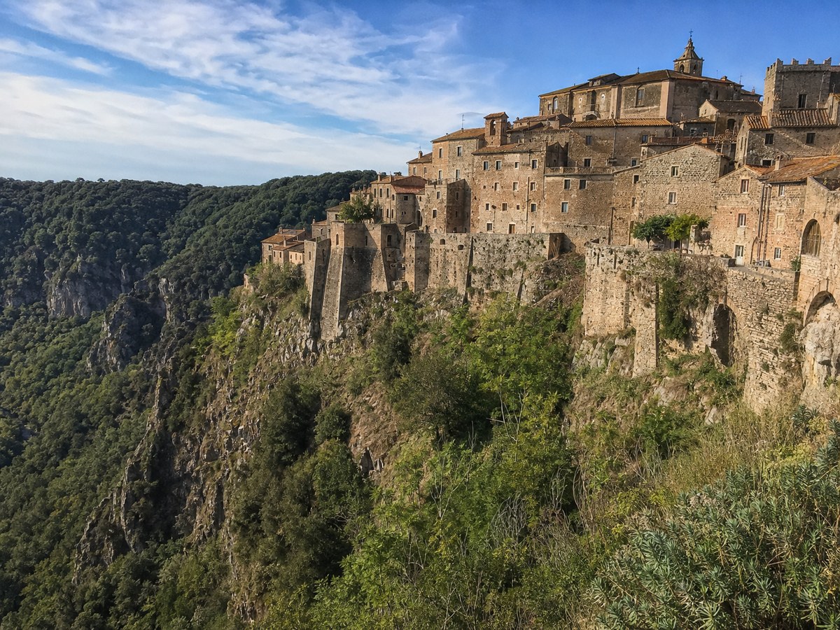 Barbarano Romano: il borgo medievale sopra le forre di Marturanum
