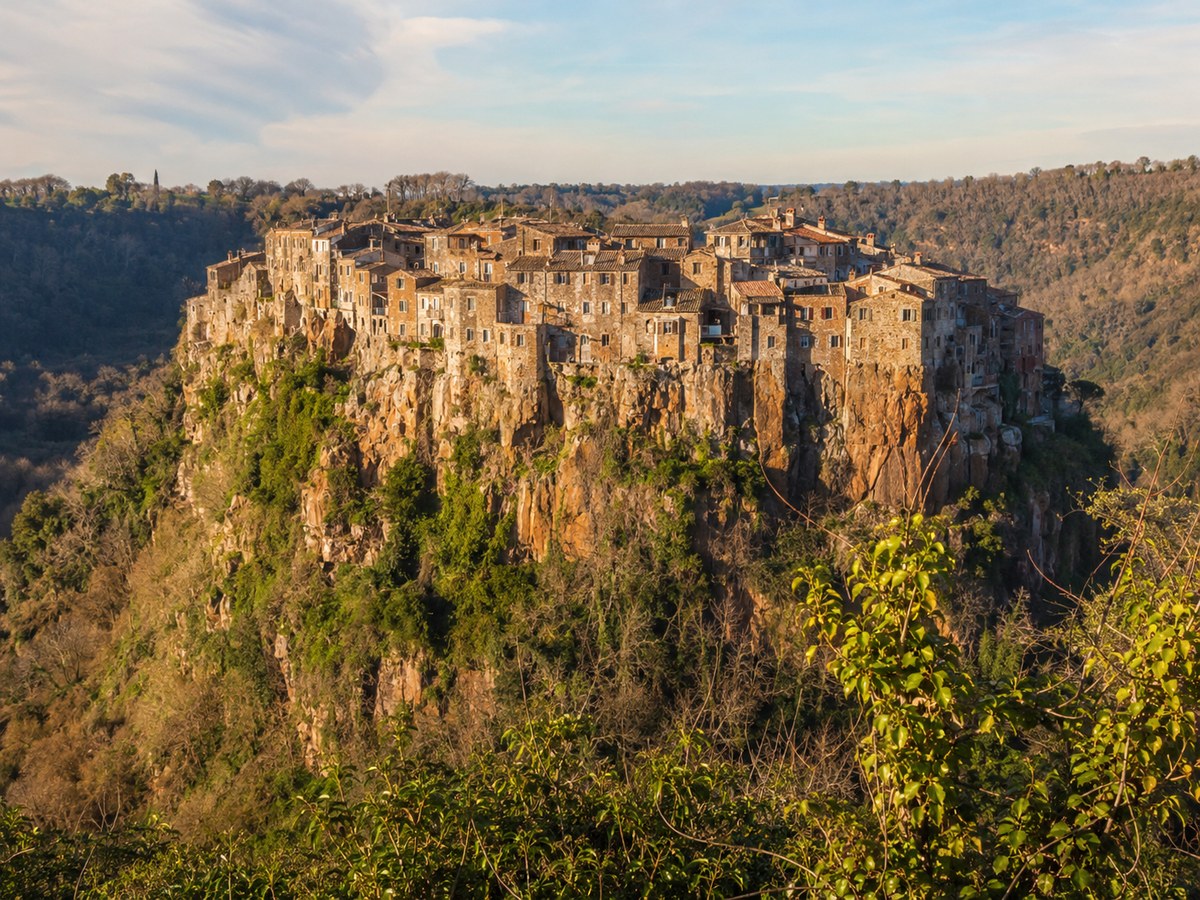 Calcata: il borgo degli artisti su uno sperone di tufo