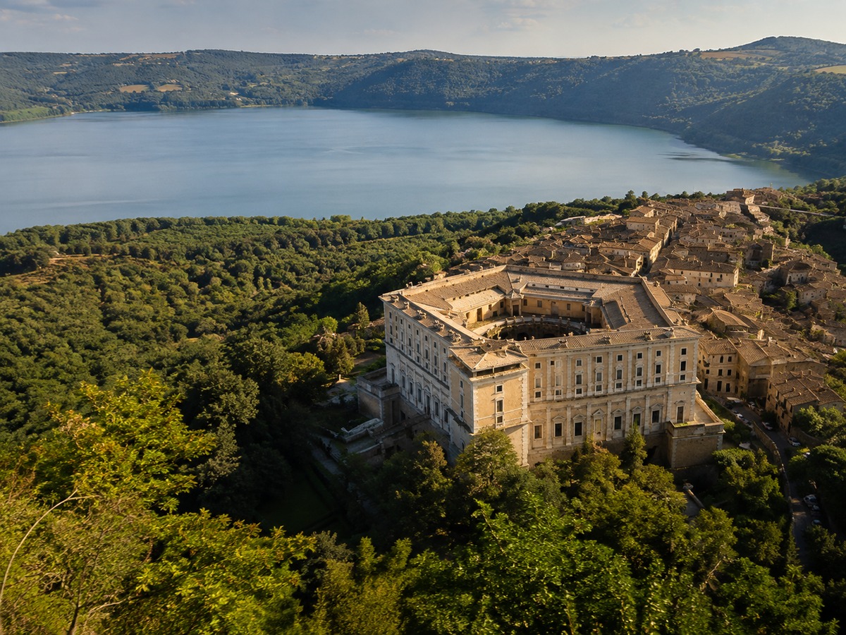 Lago di Vico e Palazzo Farnese di Caprarola