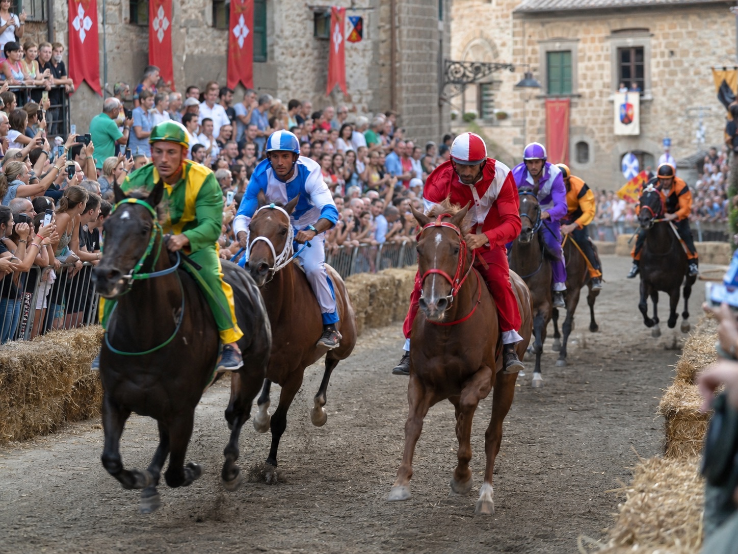 Palio di Sant'Anselmo a Bomarzo: cavalli, rioni e il Biscotto di Sant'Anselmo