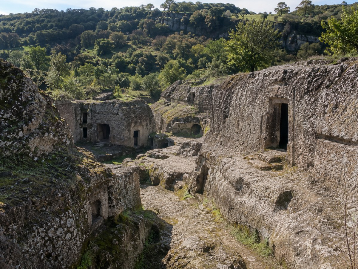 Barbarano Romano: la Necropoli di San Giuliano tra tombe e vie nel tufo